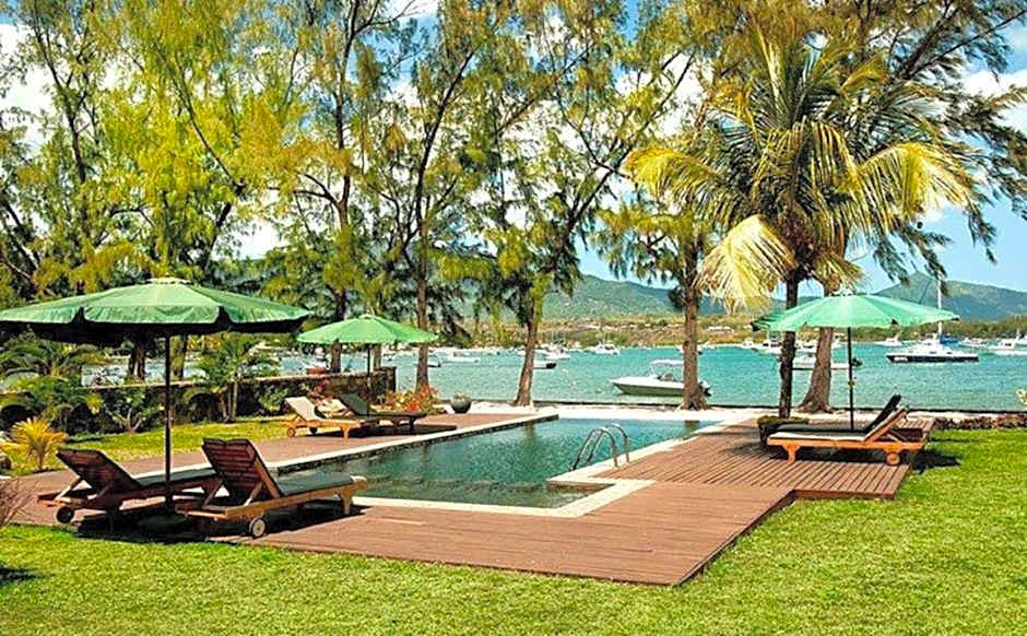 Olana Blue - Beachfront apartment