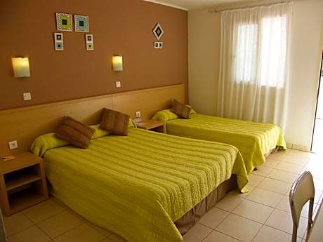 Triple Room - Pool Side