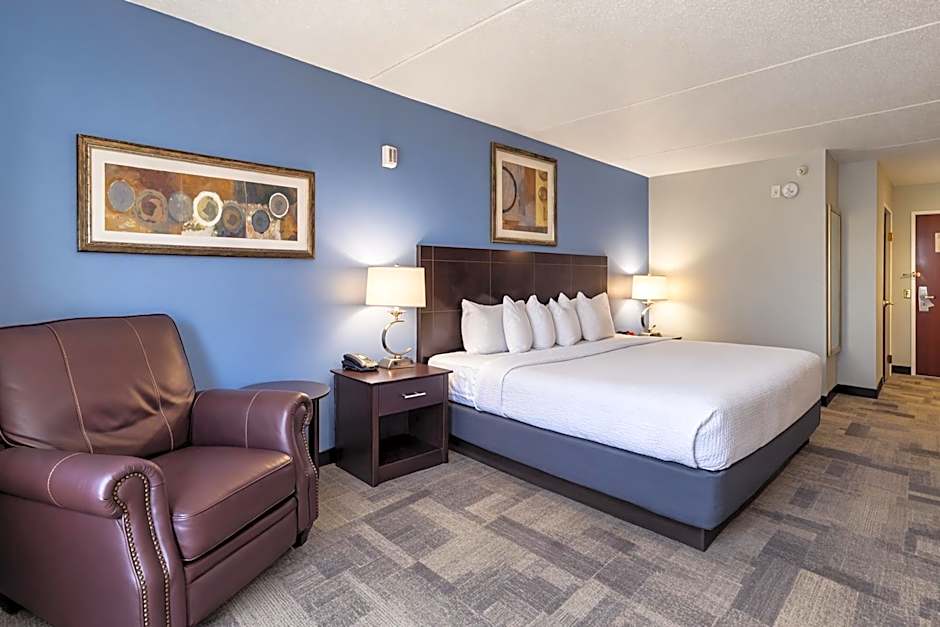 Greenfield Inn & Suites Owensboro, KY Airport