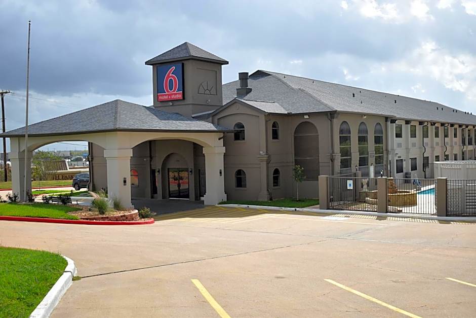 Studio 6 Suites Brenham, TX