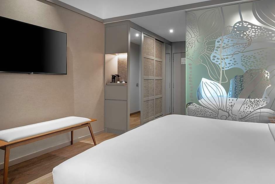 AC Hotel by Marriott Recoletos