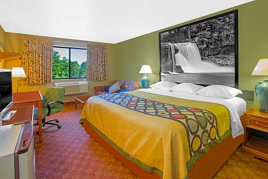 Super 8 by Wyndham Howe