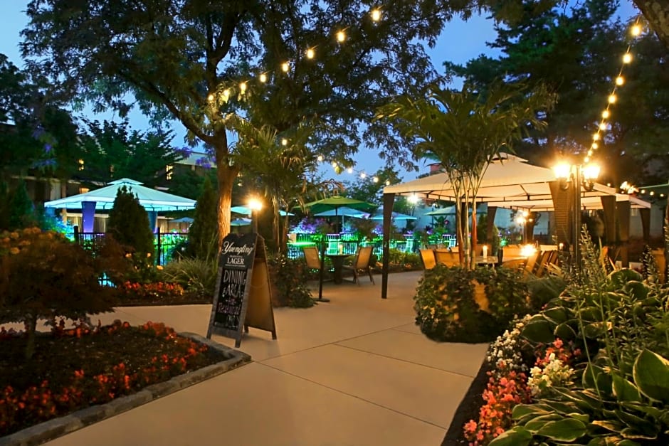 Holiday Inn Westbury-Long Island by IHG