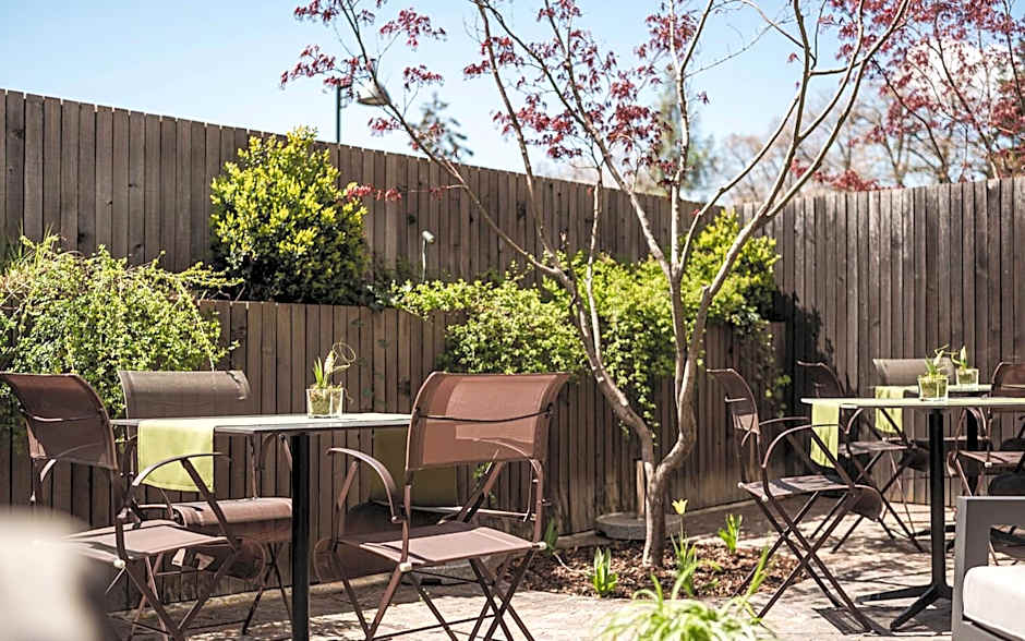 La Paula Apartments & Suites