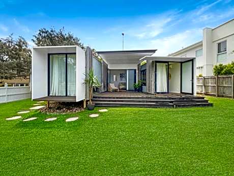 Funky Beachfront House Opposite Kawana Surf Club