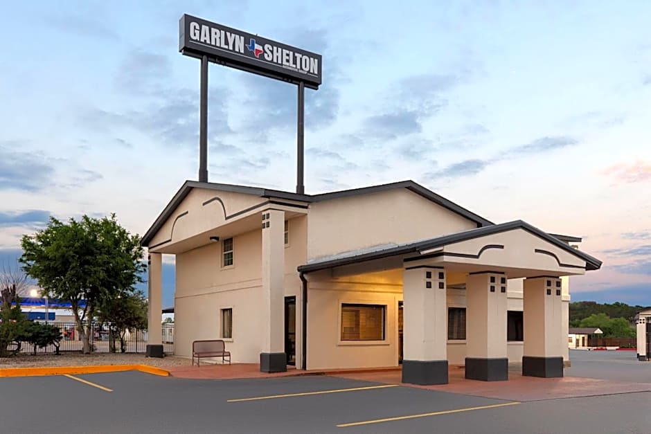 Super 8 by Wyndham Temple S. General Bruce