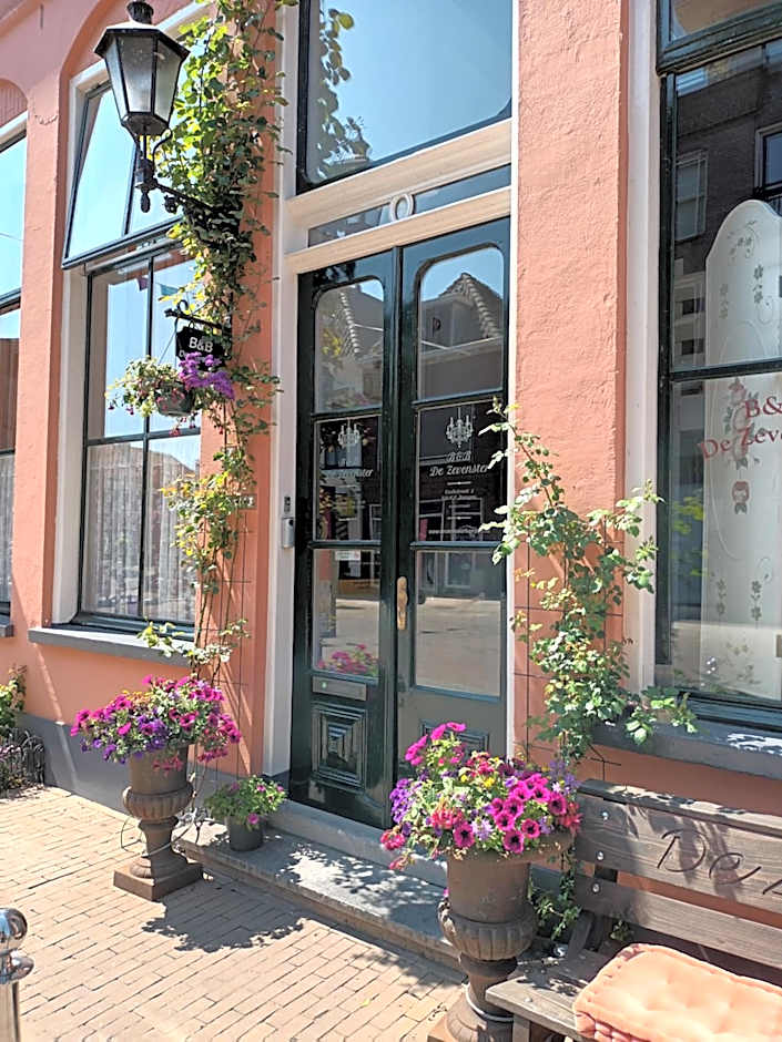 De Zevenster "gevestigd aan de winkelstraat"