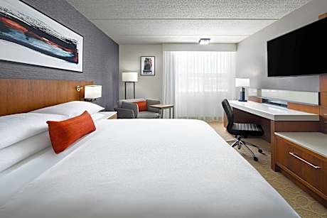 Poolside King Bed Room, Guest room, 1 King, Away from elevator, Low floor, Oceanfront access