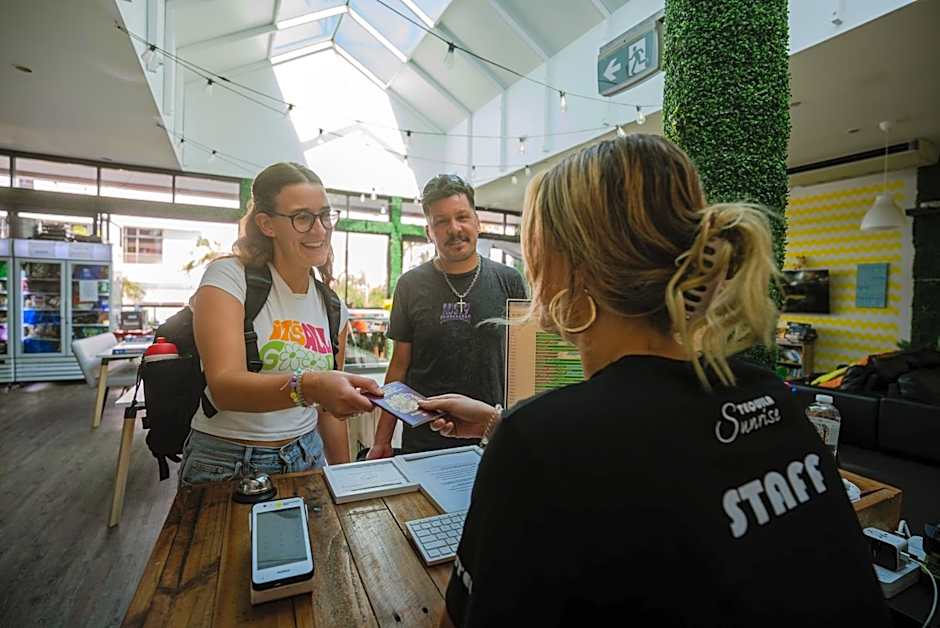 Tequila Sunrise Hostel Surfers Paradise