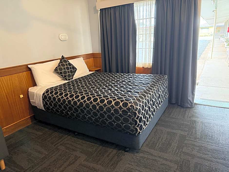 County Lodge Motor Inn