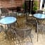Iza Kamakura Guest House And Bar