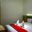 RedDoorz Plus @ Losari Makassar