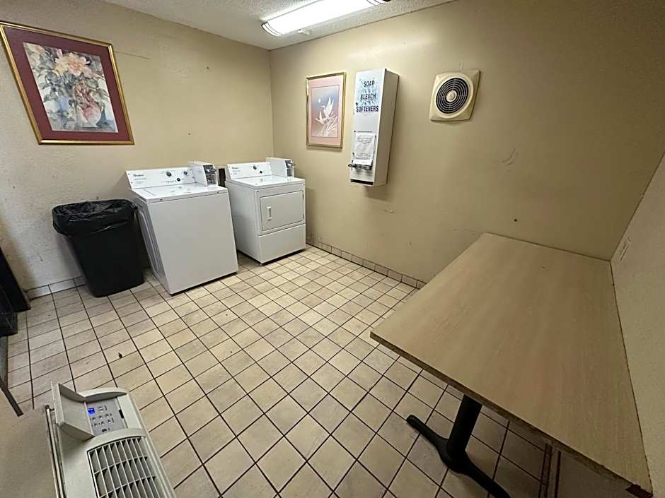 Hotel Red Rose by Townhouse Covington I-64