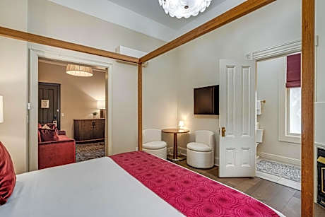 King Suite with Pool View