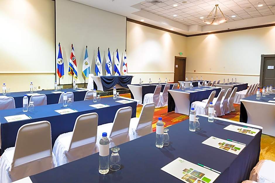 Holiday Inn San Salvador By IHG