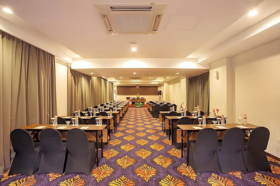 Atrium Premiere Hotel