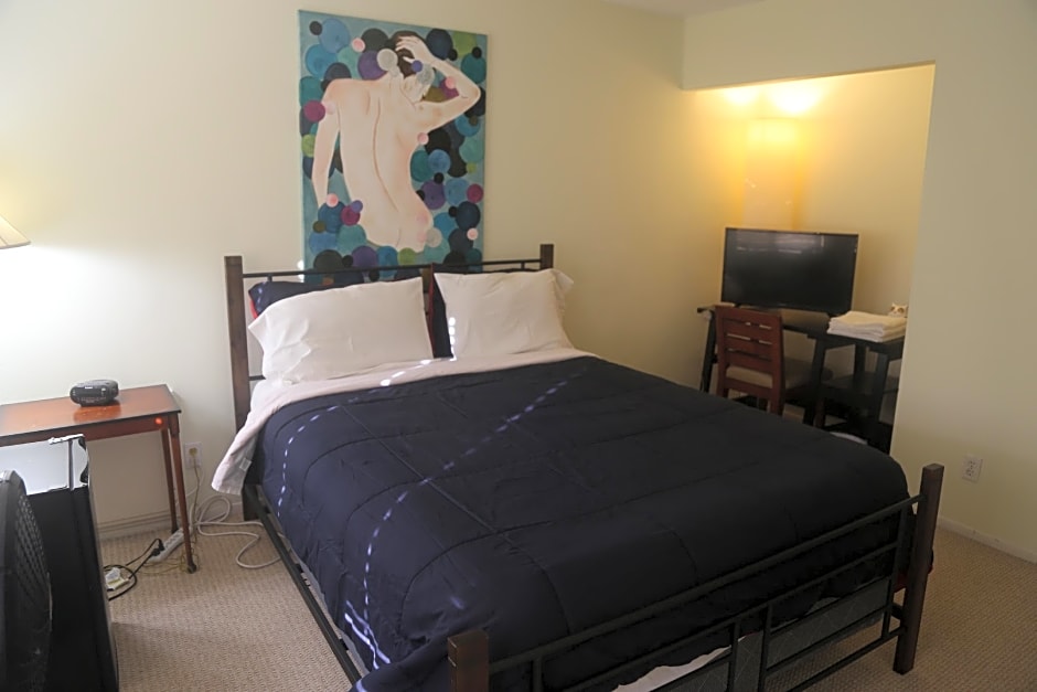 Bed and Breakfast in Hollywood Hills