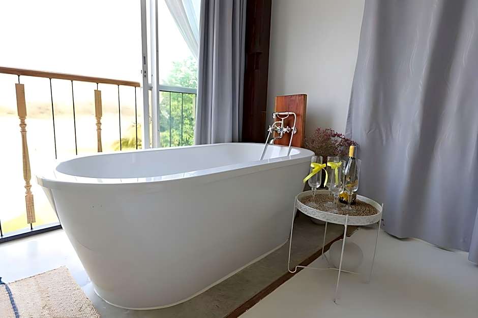 White Wall Riverfront Hotel