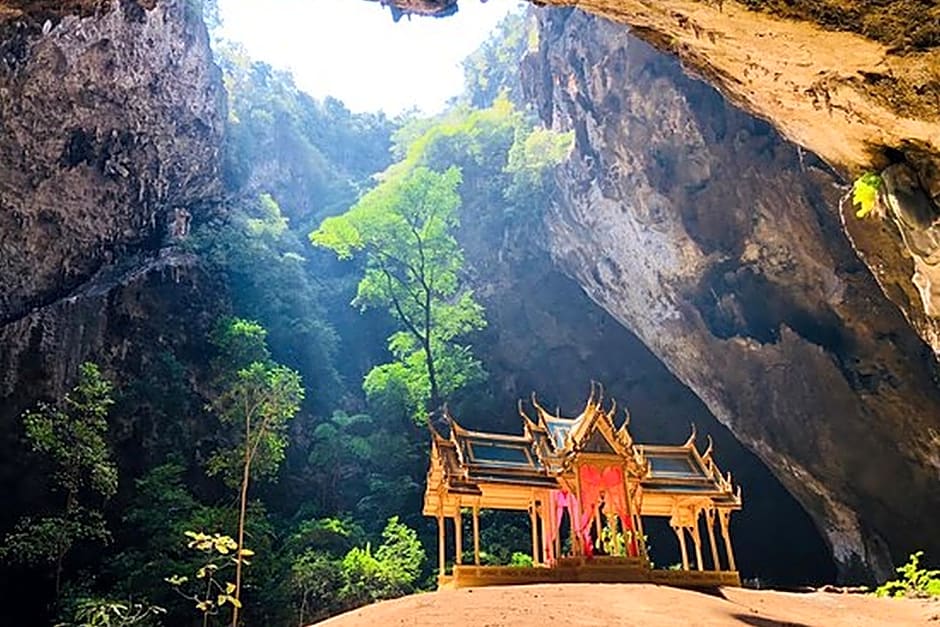 OYO 650 At Night Pranburi