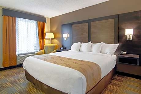 1 King Bed, Smoking