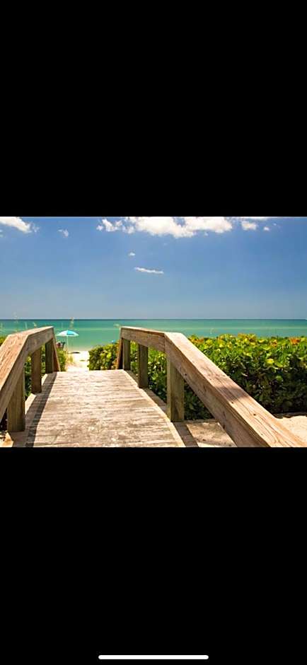 Lely-Best of Beautiful Naples Free golf from May 15-October 15