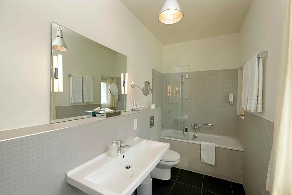 Alma Hotel - Boutique hideaway by the lake with rooftop and ladies-only wellness