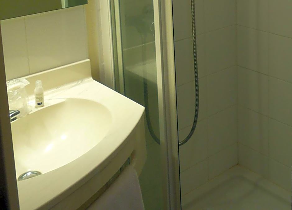 Kyriad Chantilly Hotel