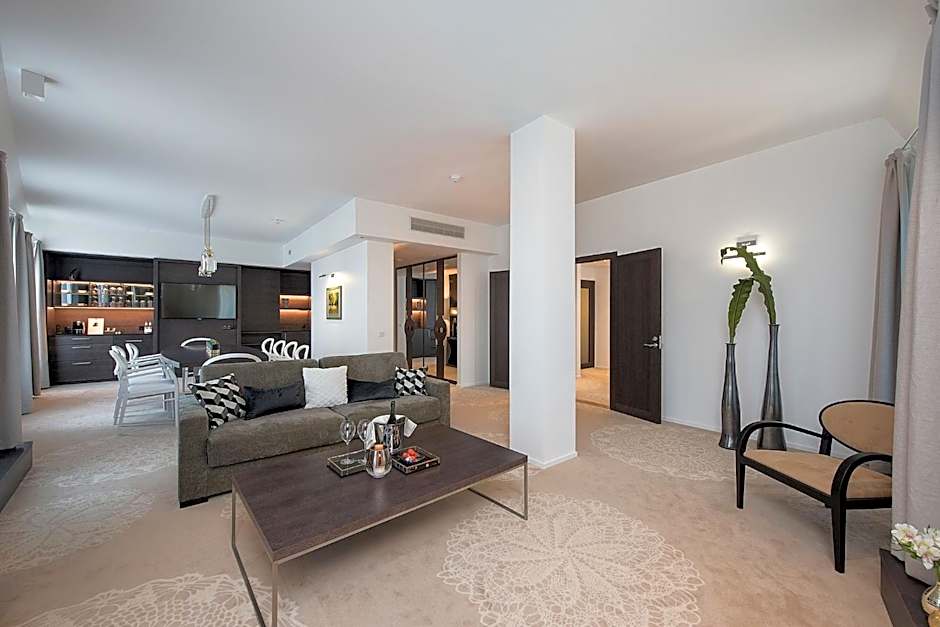 Lydia Hotel