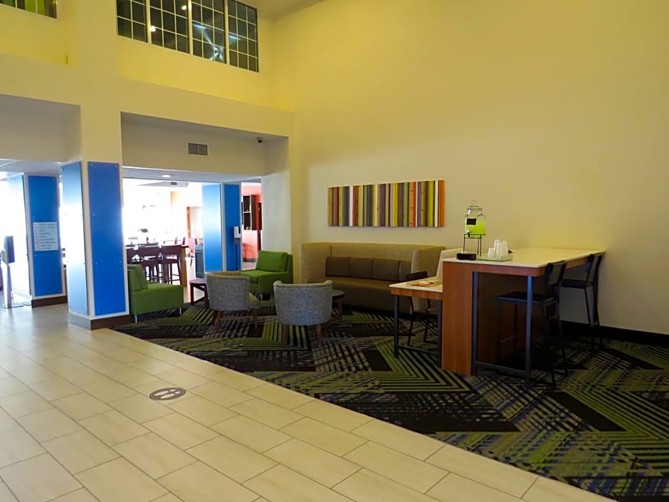 Holiday Inn Express Hotel & Suites Spring Hill