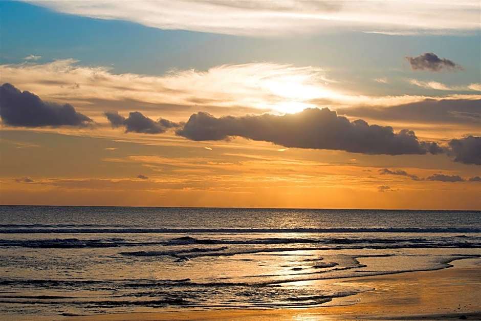 Cove Matahari Senja