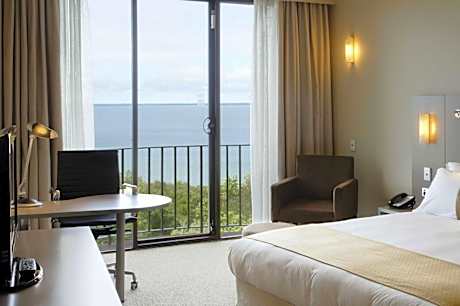 King Guest Room with Harbor View