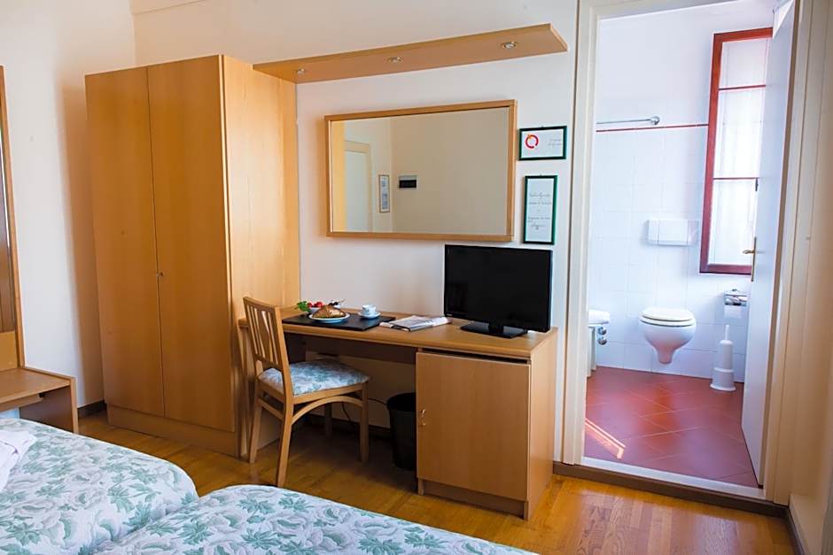 Standard 2 Queen Beds — 8 fotoğraftan 1. fotoğraf