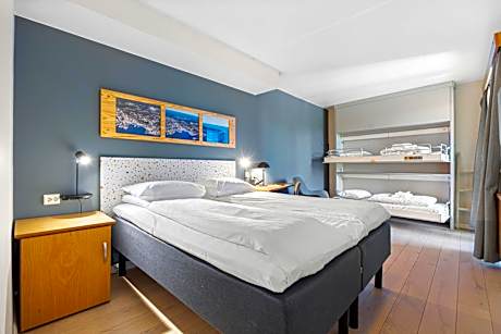 Family Room (2 Adults + 2 Children)