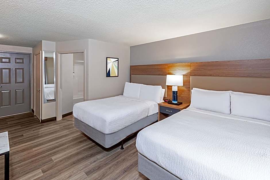 Candlewood Suites Topeka Hotel By IHG