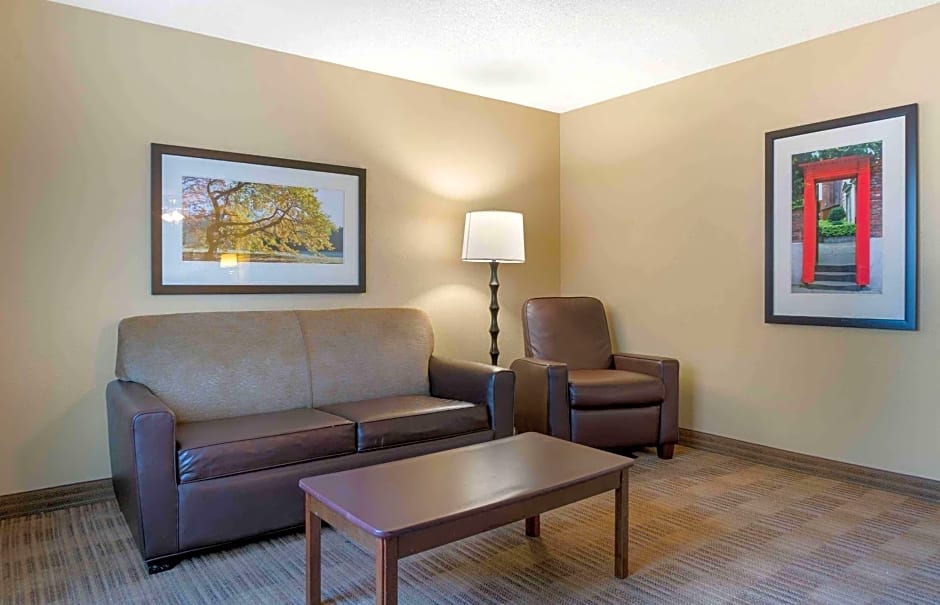 Extended Stay America Suites - Detroit - Metropolitan Airport