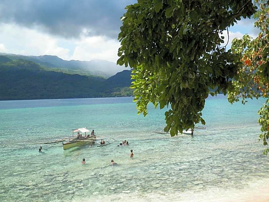 RedDoorz near Colgante Bridge Naga City