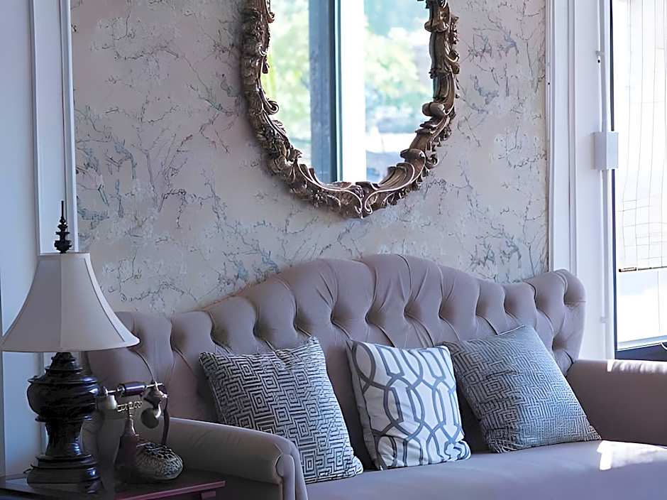Bloom Boutique Hotel and Cafe