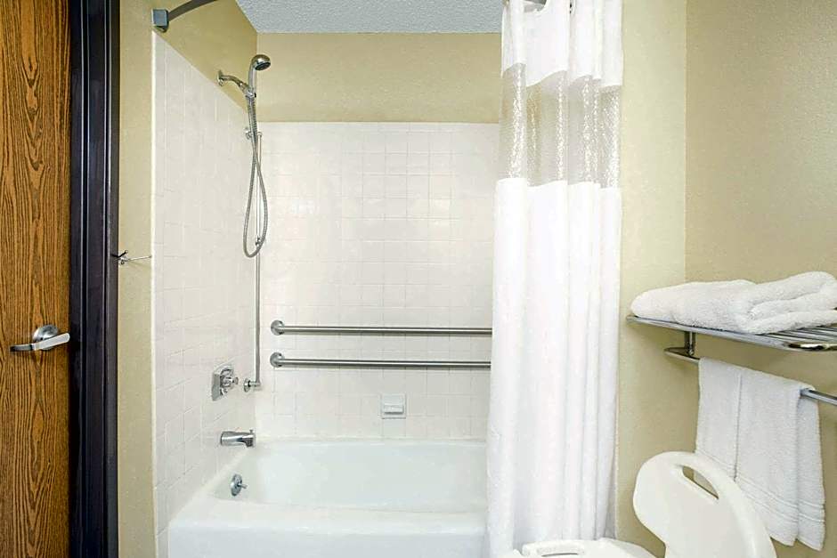 Super 8 by Wyndham Roanoke VA