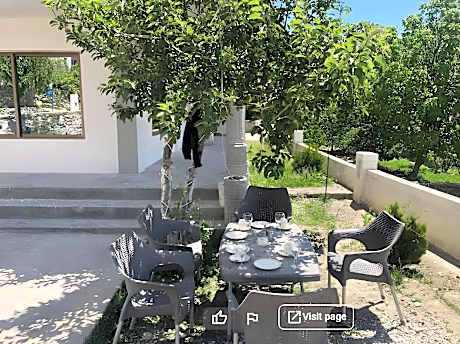 Hotel Hunza White House