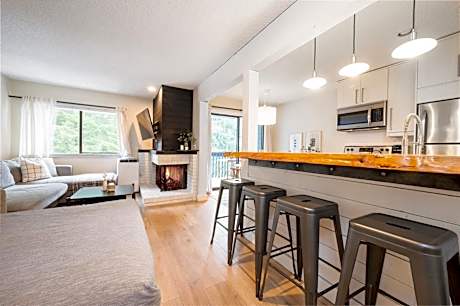 Creekside Oasis 4 Beds Pool and Hot Tub