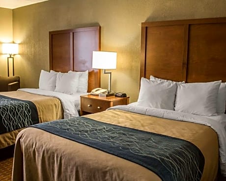 2 Double Beds, Smoking