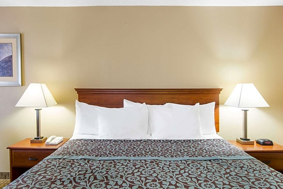 Days Inn by Wyndham Ripley