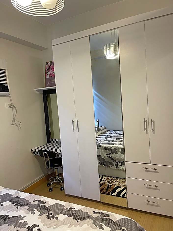 Whole Condo with Pool Great for Staycation