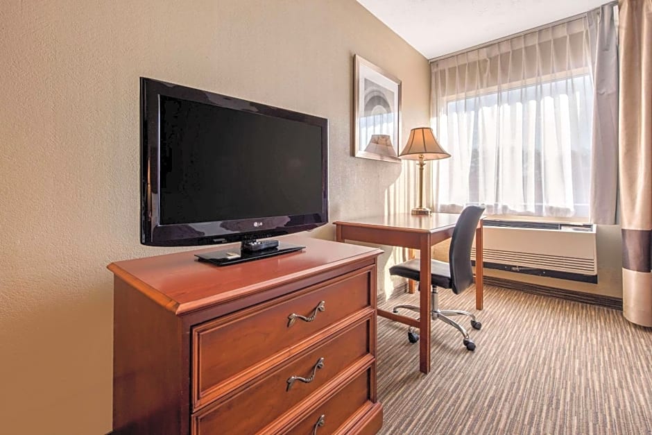 Quality Inn & Suites New Castle