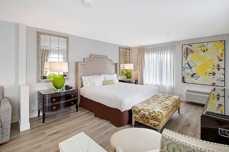Photo 1 of 6 of Studio 1 King Bed, Hearing Accessible