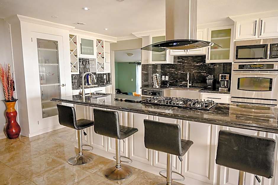 Half Acre Oceanfront Paradise With Private Pool, Jacuzzi, Fire Pit, Beach Access