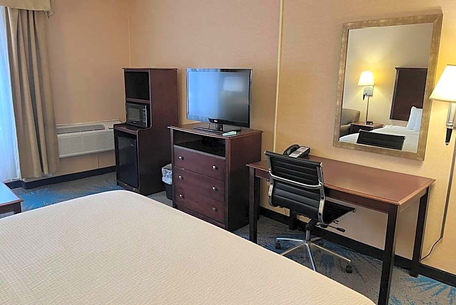 Days Inn by Wyndham Duluth Lakewalk