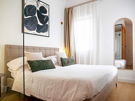 Deluxe King Suite