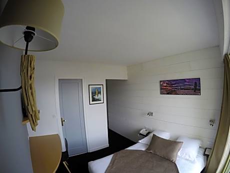 Single Room - Courtyard Side