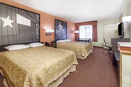 Queen Room with Two Queen Beds - Smoking